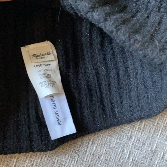Madewell Black Beanie - Picture 2 of 2